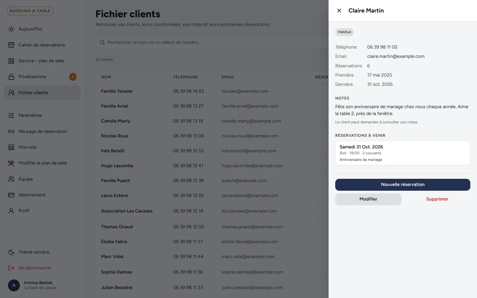 Fichier clients : liste des clients et fiche ouverte avec étiquettes, nombre de réservations et notes